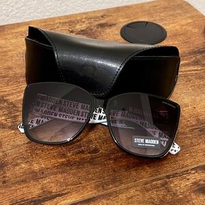 Steve Madden Black Sunglasses w/ Case